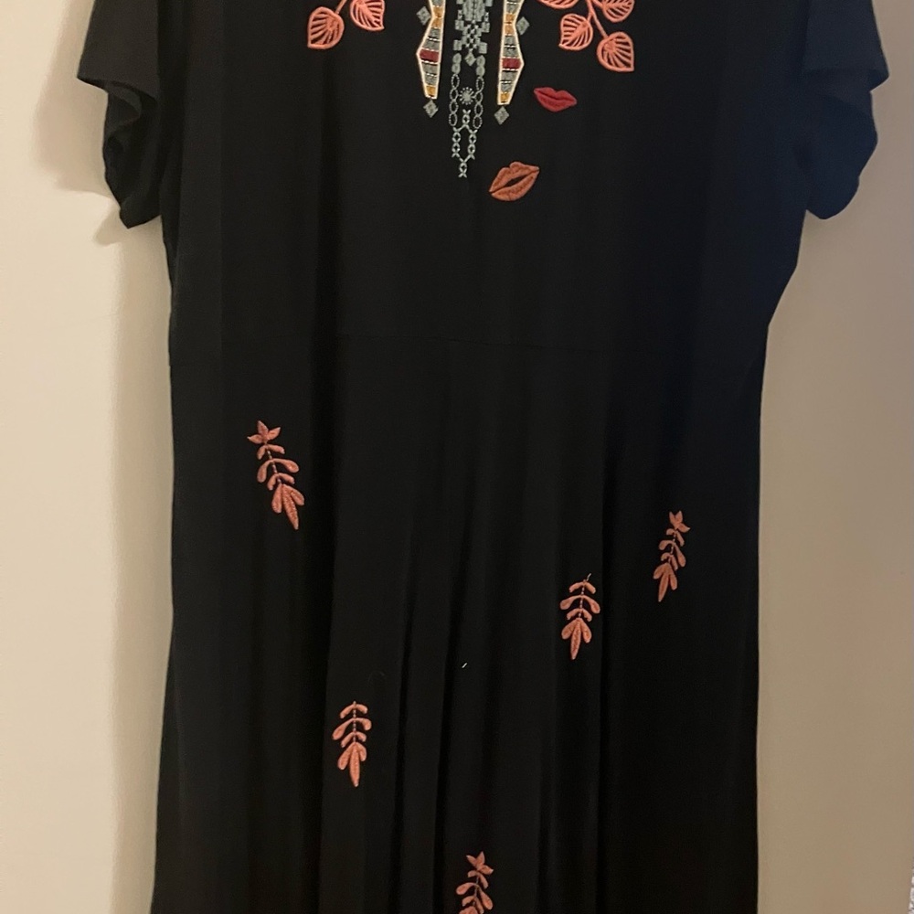 EUC Black Floral Embroidered Midi Dress - Picture 2 of 3